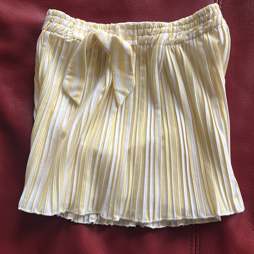 Girl Shorts/Skirt - Picture 2 of 2